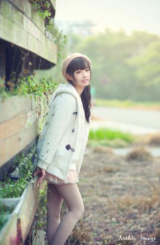 中午妈妈在厨房做饭